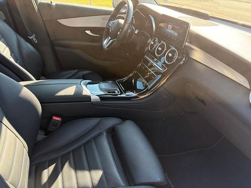 Gebraucht Mercedes GLC220 194 PS (142 kW) 2022 Polarweiss SUV