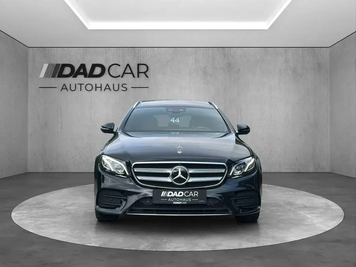 Second-hand Mercedes E300 AMG 194 CP (142 kW) 2019 Negru Break