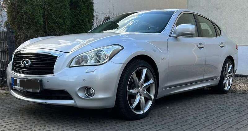 Silber Gebraucht 2012 Infiniti M30 Premium Coupé | 8.900 € - Bild 1/4