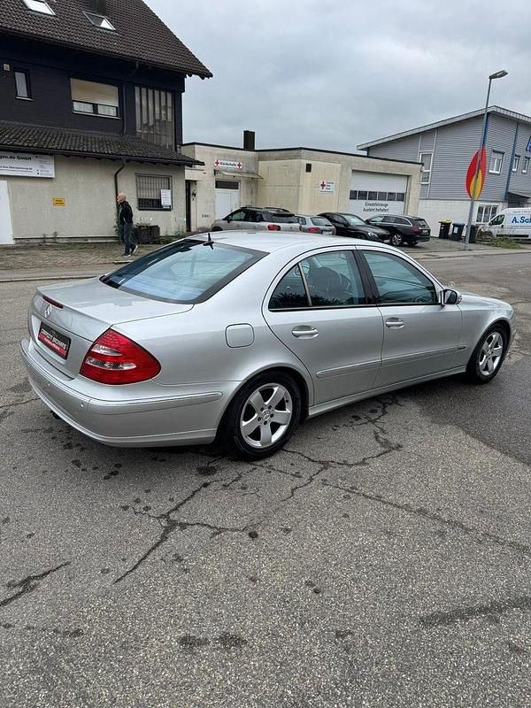 Gebraucht Mercedes E240 Avantgarde 177 PS (130 kW) 2005 Silber Limousine