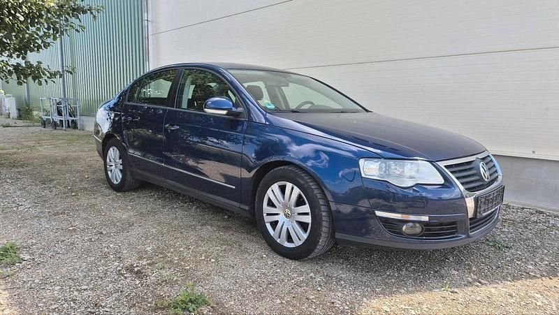 Blau Gebraucht 2007 VW Passat Limousine | 2.400 € (Superpreis) - Bild 1/4