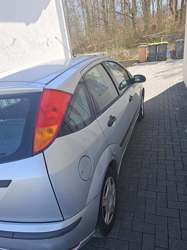 Usata Ford Focus 116 CV (85 kW) 2003 Argento Utilitaria