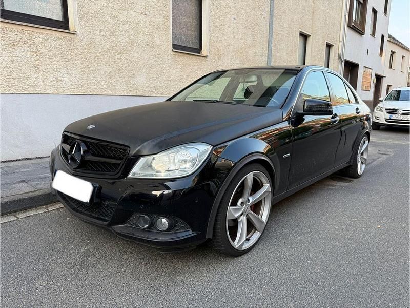 Blau Gebraucht 2012 Mercedes C250 Avantgarde Limousine | 7.500 € (Superpreis) - Bild 1/4