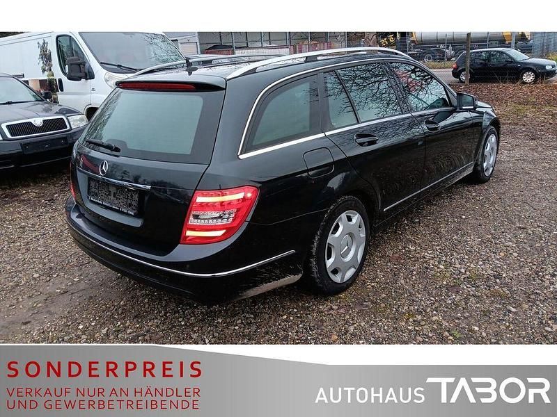 Gebraucht Mercedes C200 Avantgarde 136 PS (100 kW) 2012 Magnetitschwarz Kombi