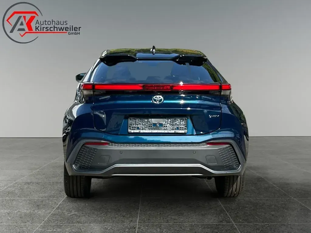 Neu Toyota C-HR 140 PS (102 kW) 2026 Grün SUV