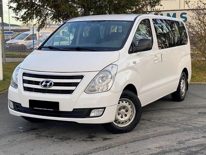 Weiß Gebraucht 2013 Hyundai H-1 Van / Kleinbus | 17.750 € (Teuer) - Bild 1/4