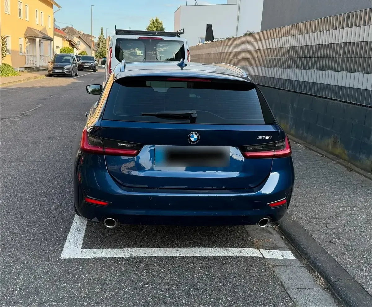 Gebraucht BMW 318 156 PS (114 kW) 2020 Blau Kombi