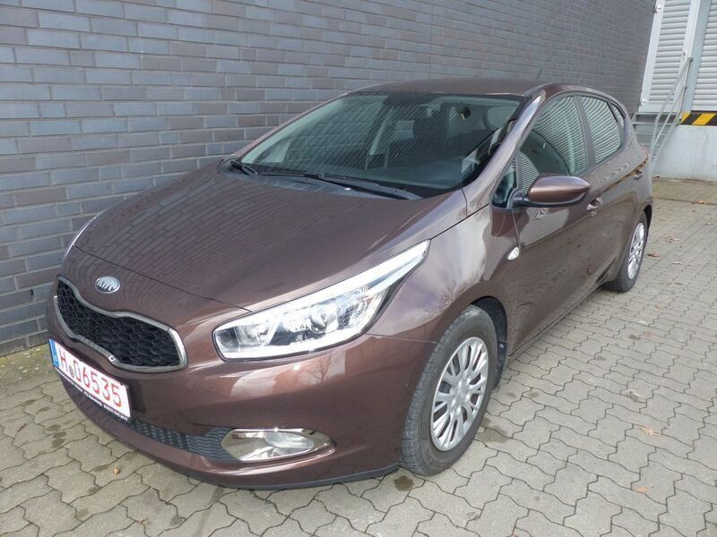 Gebraucht Kia Ceed Attract 99 PS (72 kW) 2013 Braun Kleinwagen