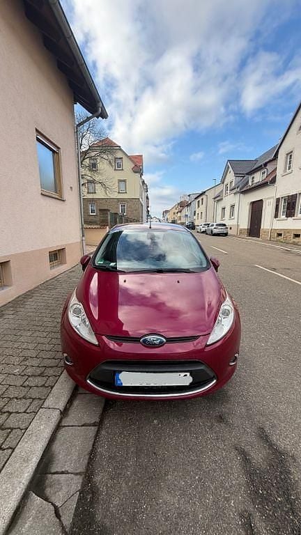 Rot Gebraucht 2009 Ford Fiesta Limousine | 2.200 € (Guter Preis) - Bild 1/3