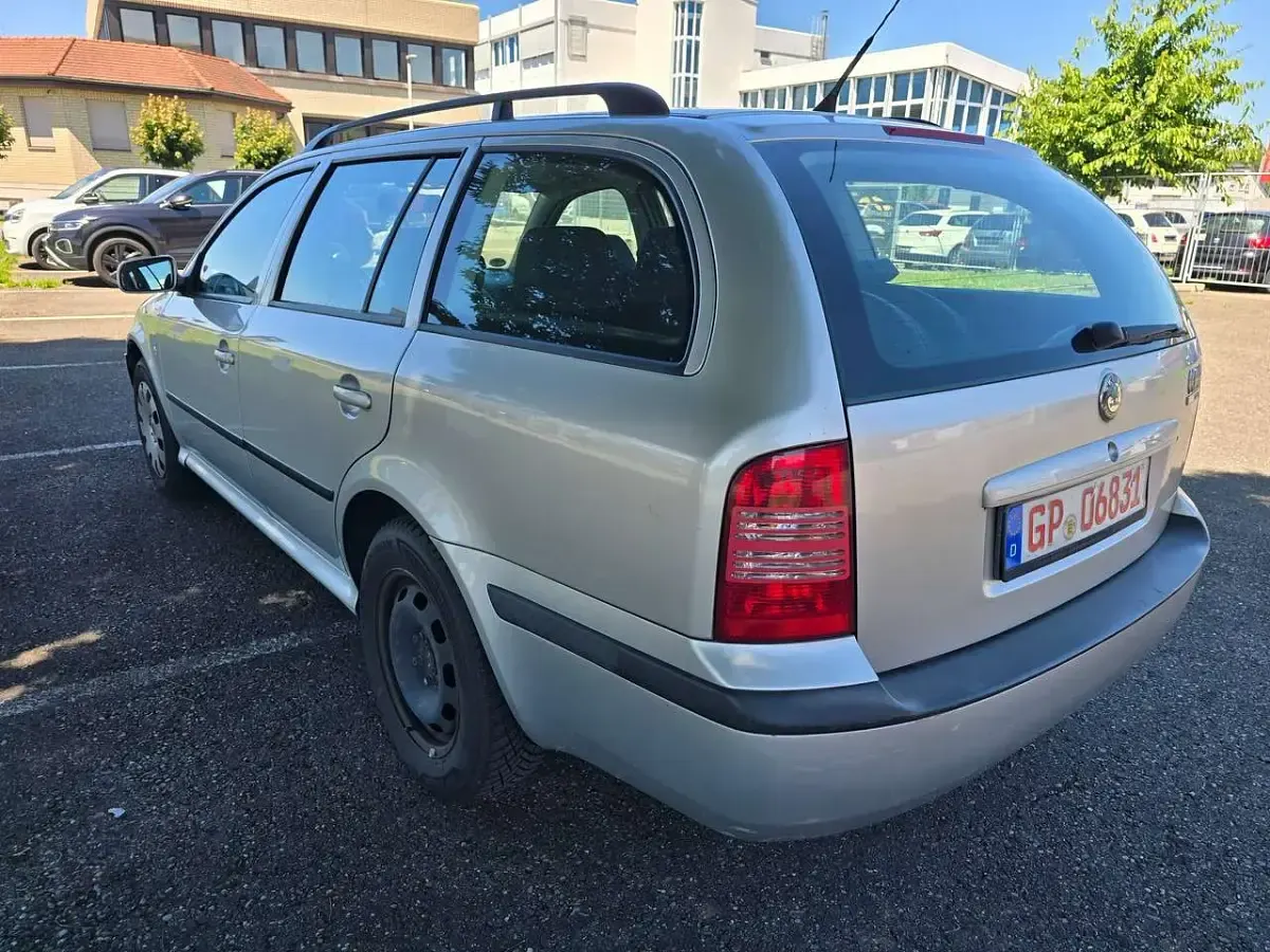 Gebraucht Skoda Octavia Tour 101 PS (74 kW) 2007 Diamantsilber metallic Kombi