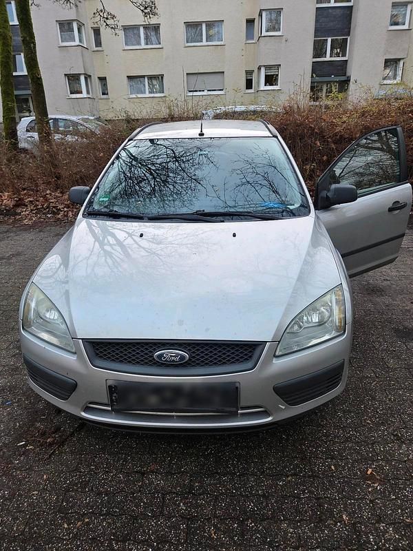 Silber Gebraucht 2006 Ford Focus Kombi | 450 € (Superpreis) - Bild 1/4