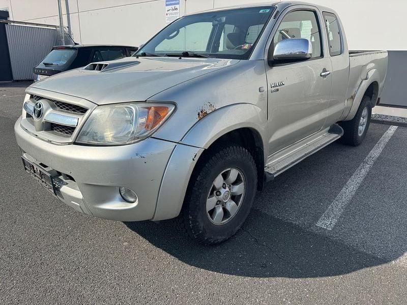 Silber Gebraucht 2008 Toyota HiLux Abholung | 7.950 € - Bild 1/4