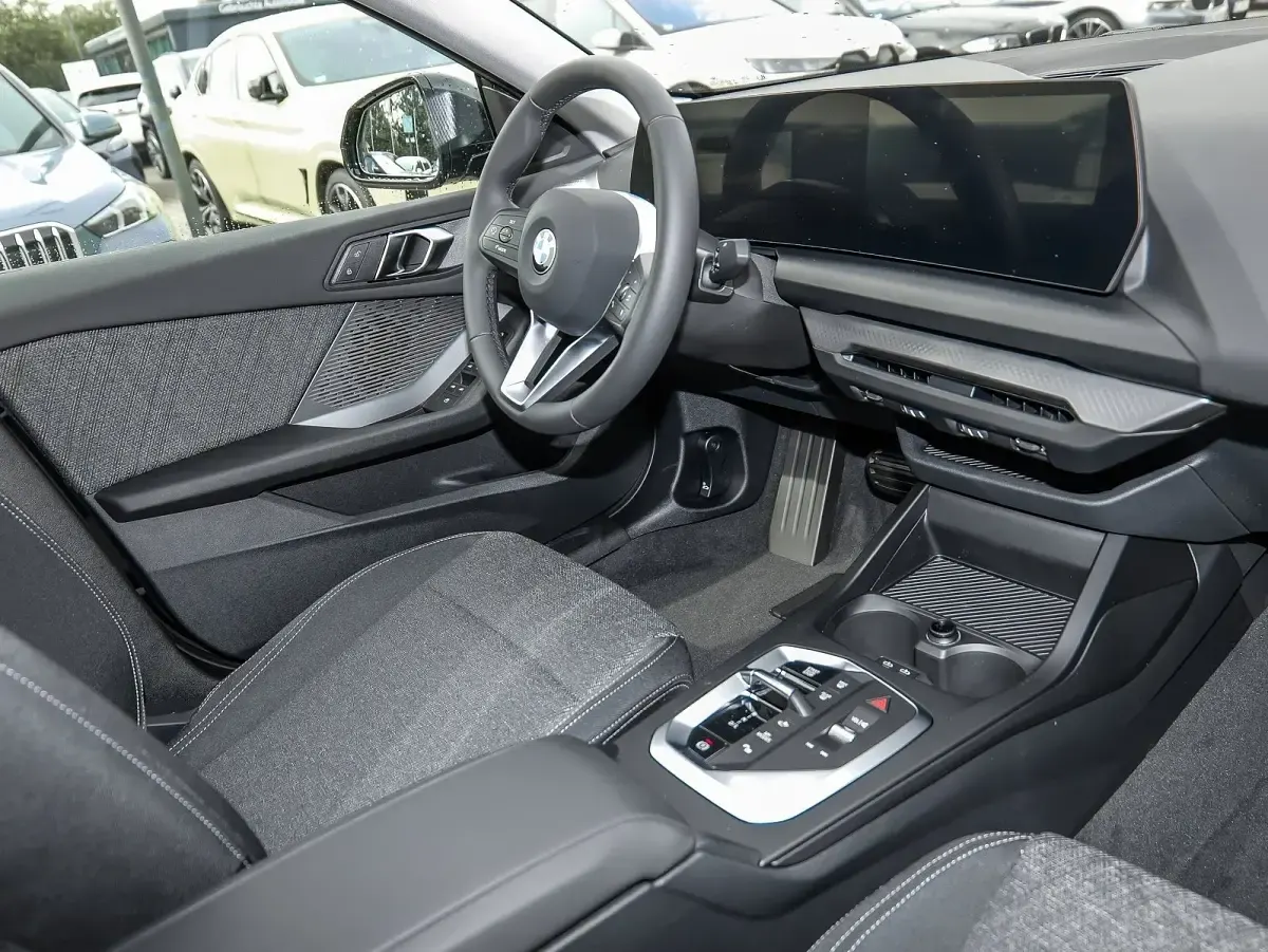 Neu BMW 216 122 PS (89 kW) 2026 Schwarz uni Coupé