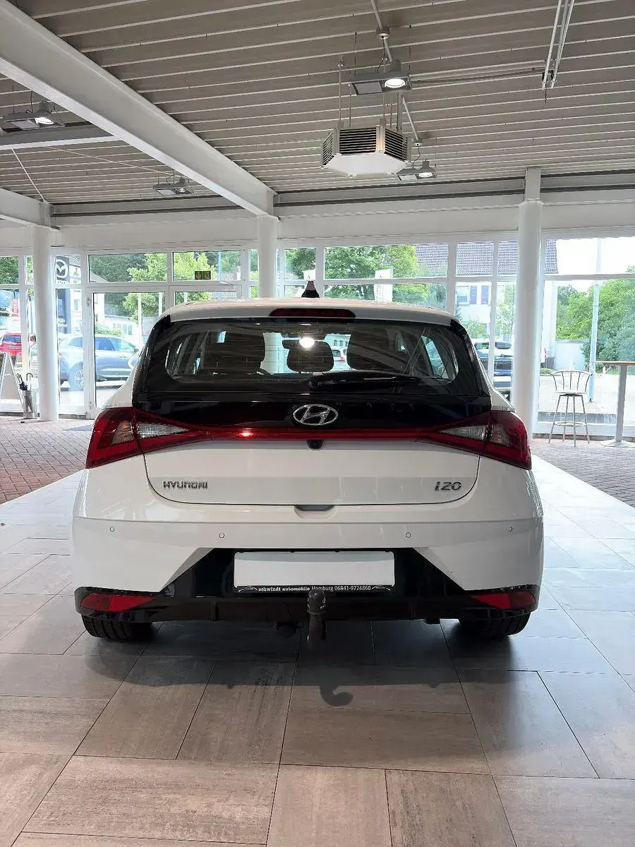 Gebraucht Hyundai i20 Intro Edition 101 PS (74 kW) 2021 Weiß Kleinwagen