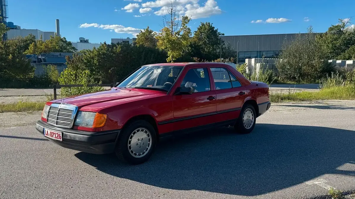 Gebraucht Mercedes E260 160 PS (117 kW) 1988 Rot Limousine