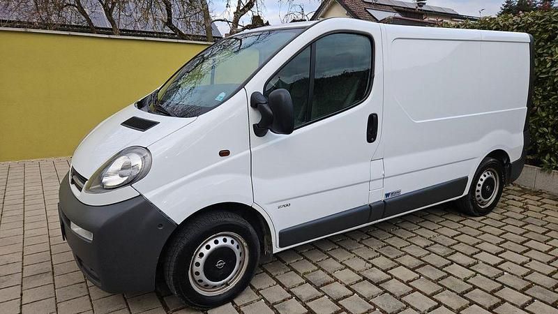Weiß Gebraucht 2001 Opel Vivaro Van / Kleinbus | 6.900 € (Teuer) - Bild 1/4