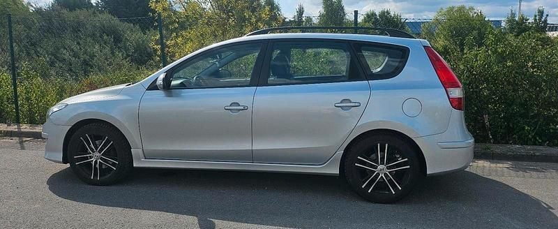 Silber Gebraucht 2012 Hyundai i30 Kombi | 2.700 € (Guter Preis) - Bild 1/4