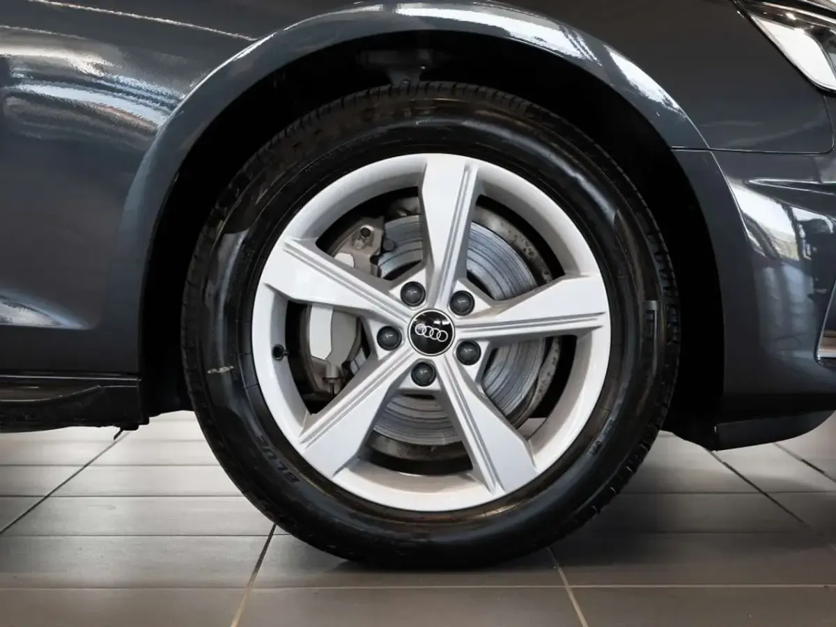 Gebraucht Audi A4 Advanced Plus 204 PS (150 kW) 2024 Manhattangrau metallic Kombi