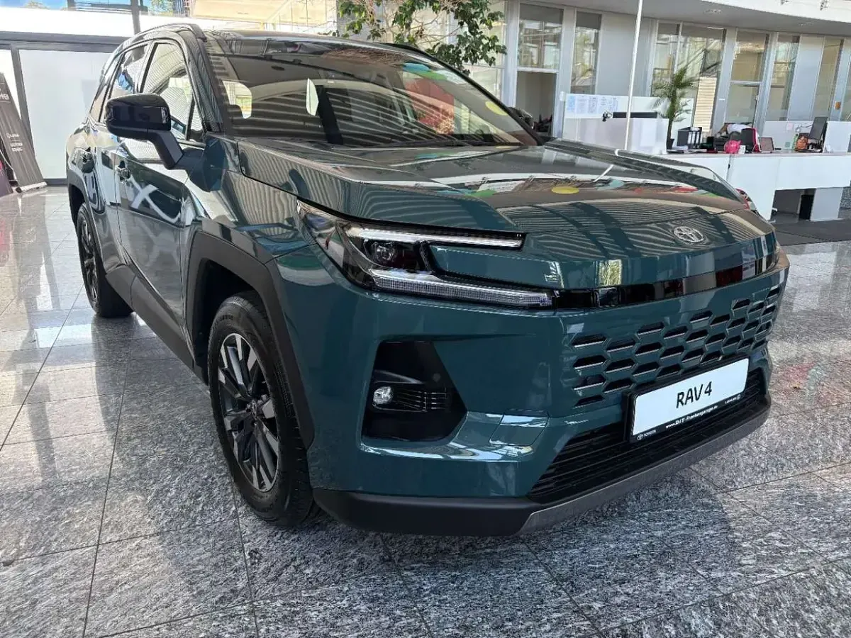 Neu Toyota RAV4 Hybrid 194 PS (142 kW) 2026 Grün SUV