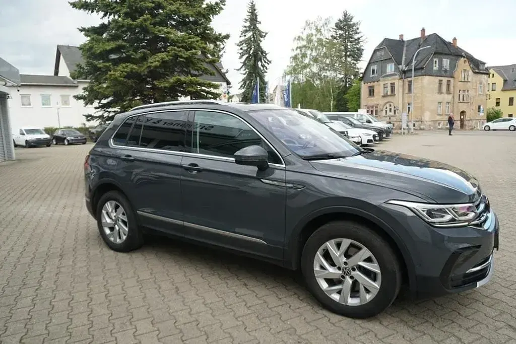 Używany VW Tiguan Elegance 200 KM (147 kW) 2023 Szary SUV
