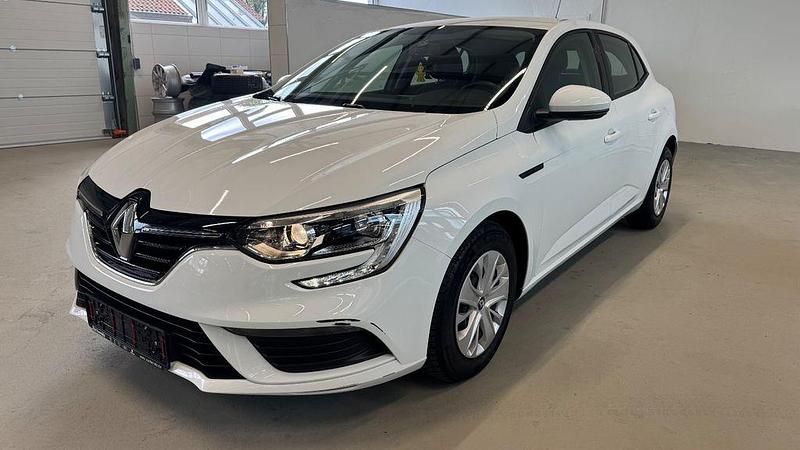 Weiß Gebraucht 2017 Renault Mégane IV Life Limousine | 10.990 € (Fairer Preis) - Bild 1/4