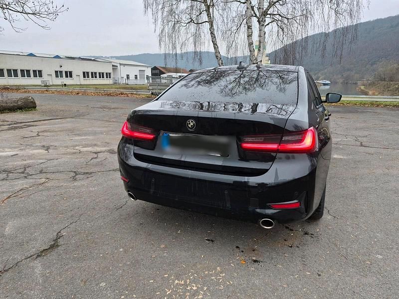 Gebraucht BMW 320 184 PS (135 kW) 2019 Schwarz Limousine