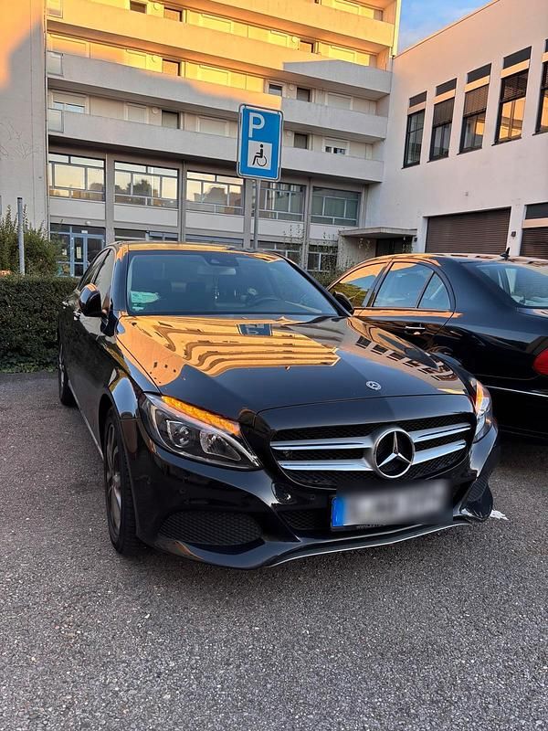 Schwarz Gebraucht 2018 Mercedes C250 Limousine | 21.999 € (Fairer Preis) - Bild 1/4