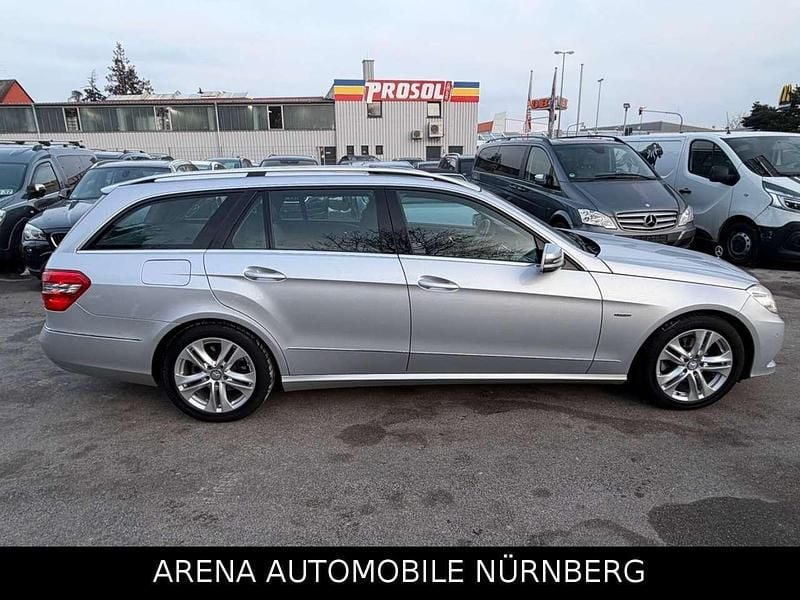 Gebraucht Mercedes E220 Avantgarde 170 PS (125 kW) 2010 Iridiumsilber Kombi