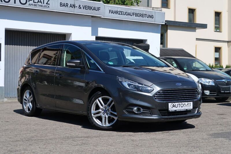 Grau Gebraucht 2016 Ford S-MAX Titanium Van / Kleinbus | 10.650 € (Superpreis) - Bild 1/4