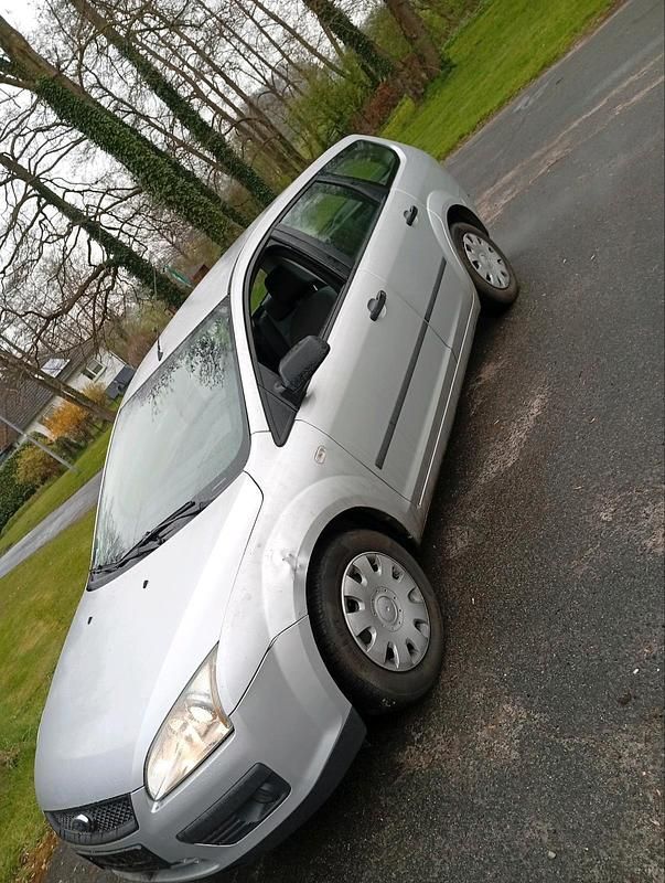 Second-hand Ford Focus 100 CP (73 kW) 2006 Andere farben Berlinǎ