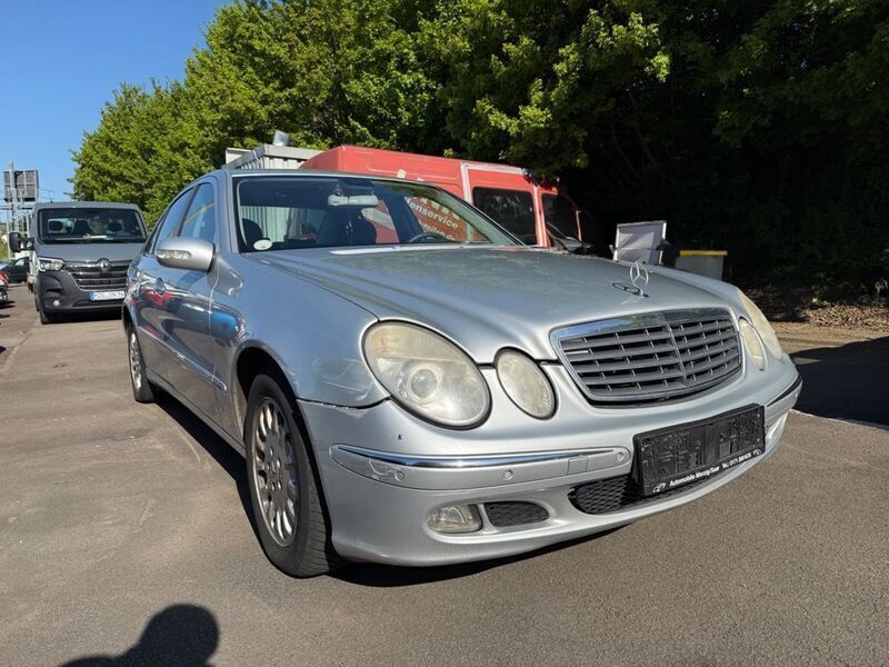 Gebraucht Mercedes E220 150 PS (110 kW) 2006 Silber Limousine