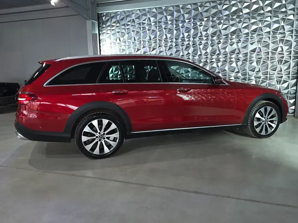 Gebraucht Mercedes E220 All-Terrain 194 PS (142 kW) 2018 Rot Kombi