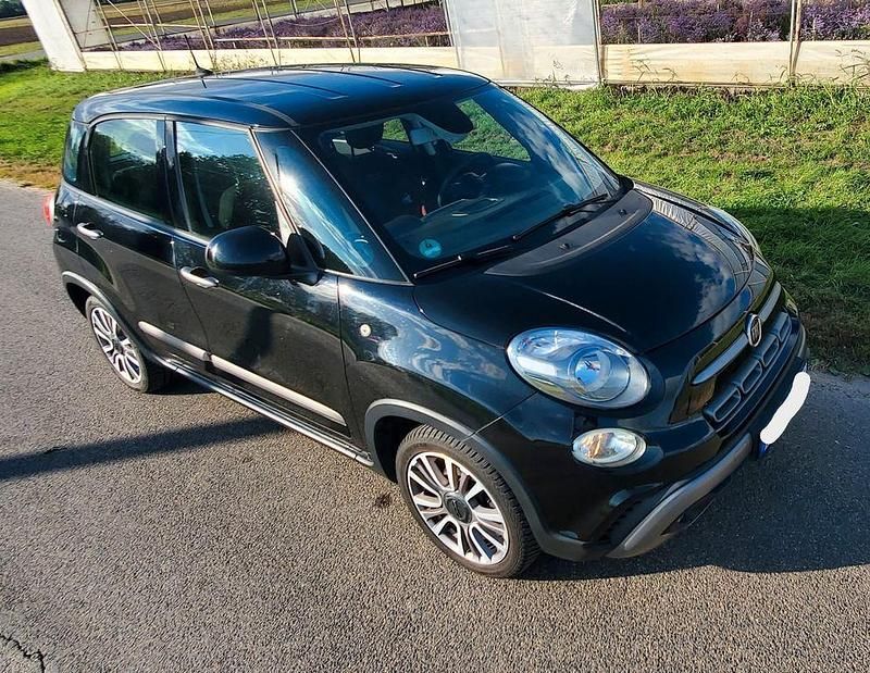 Schwarz Gebraucht 2018 Fiat 500L Cross Van / Kleinbus | 12.000 € (Guter Preis) - Bild 1/4
