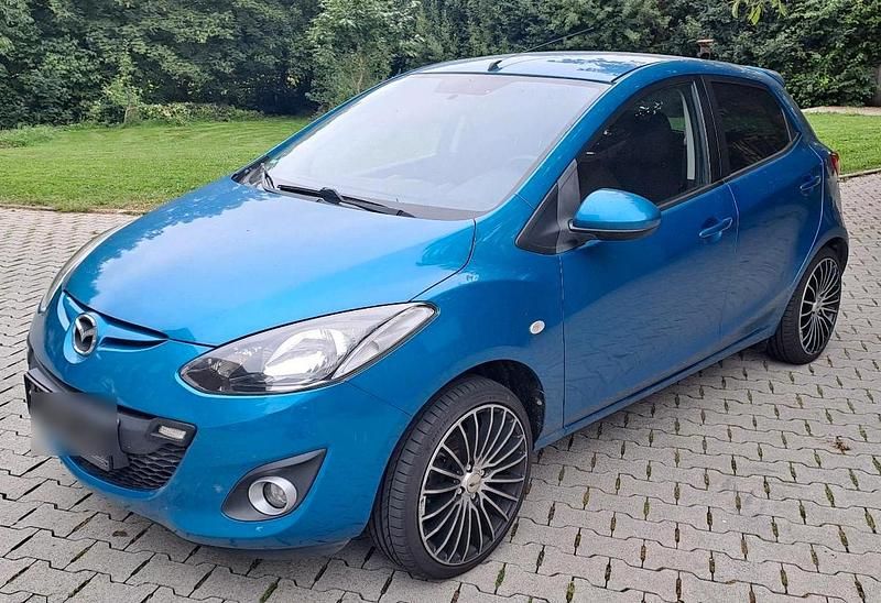 Blau Gebraucht 2012 Mazda 2 Edition Kleinwagen | 6.500 € (Teuer) - Bild 1/4
