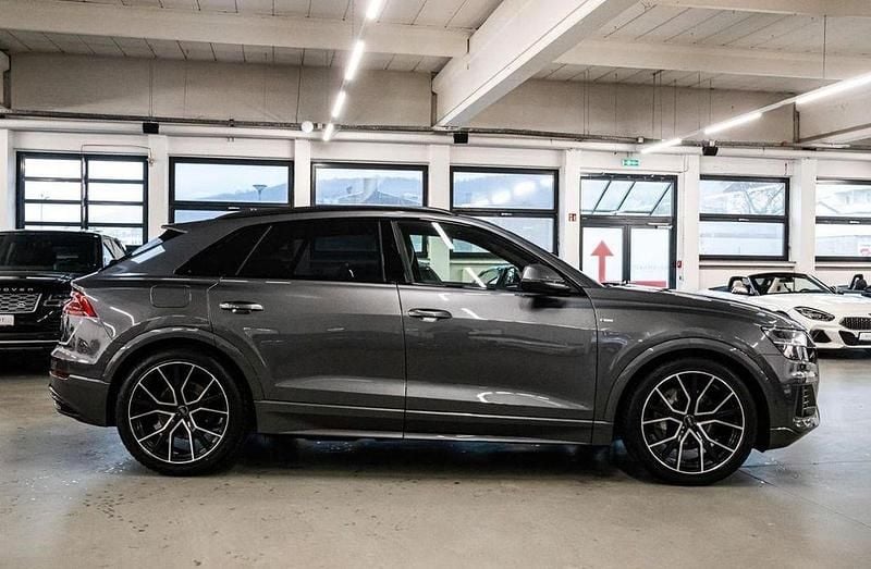 Gebraucht Audi Q8 S-Line 286 PS (210 kW) 2020 Grau SUV