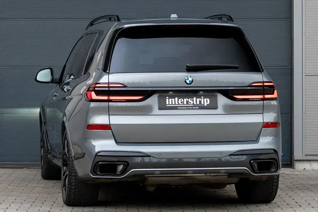 Gebraucht BMW X7 M Sport 352 PS (258 kW) 2025 Grau SUV