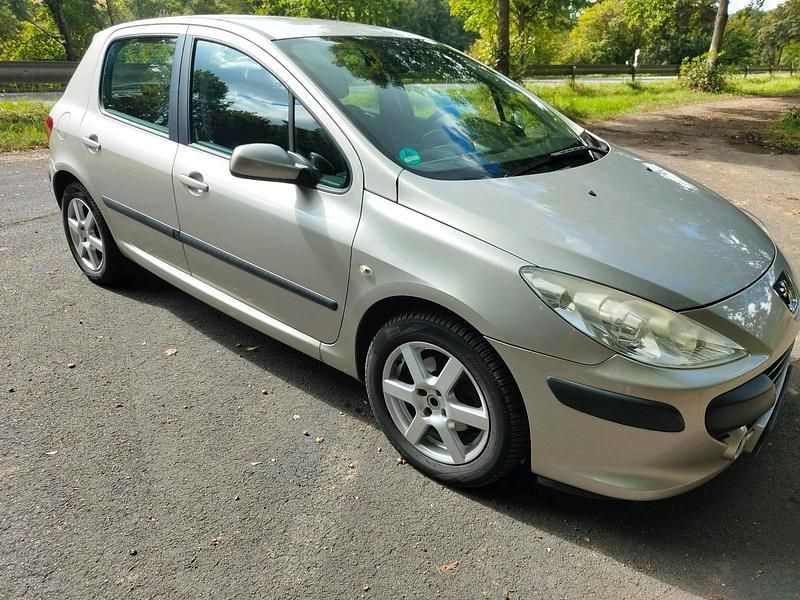 Silber Gebraucht 2006 Peugeot 307 Limousine | 1.990 € (Fairer Preis) - Bild 1/4