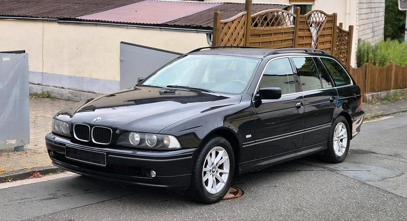 Schwarz Gebraucht 2002 BMW 520 Exclusive Kombi | 1.100 € (Guter Preis) - Bild 1/4
