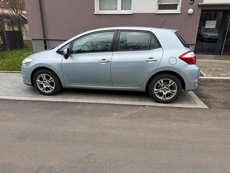 Gebraucht Toyota Auris 132 PS (97 kW) 2010 Blau Kleinwagen
