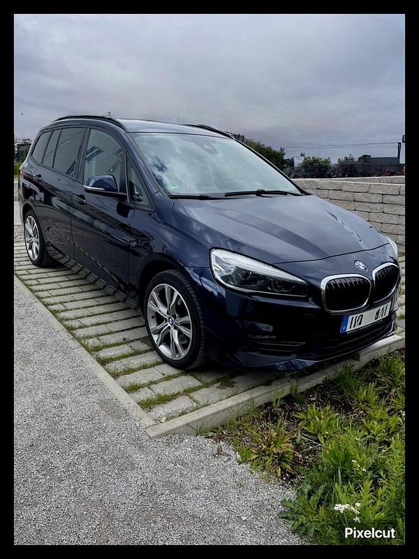 Blau Gebraucht 2019 BMW 218 Kombi | 18.000 € (Fairer Preis) - Bild 1/4