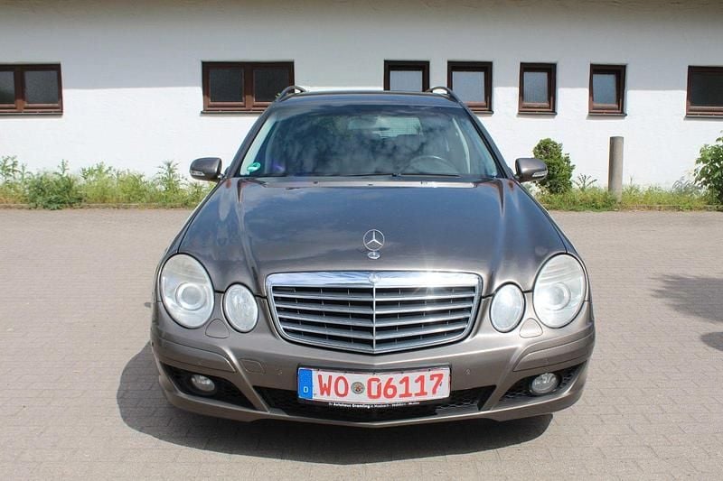 Braun Gebraucht 2008 Mercedes E220 Classic Kombi | 2.980 € (Superpreis) - Bild 1/4
