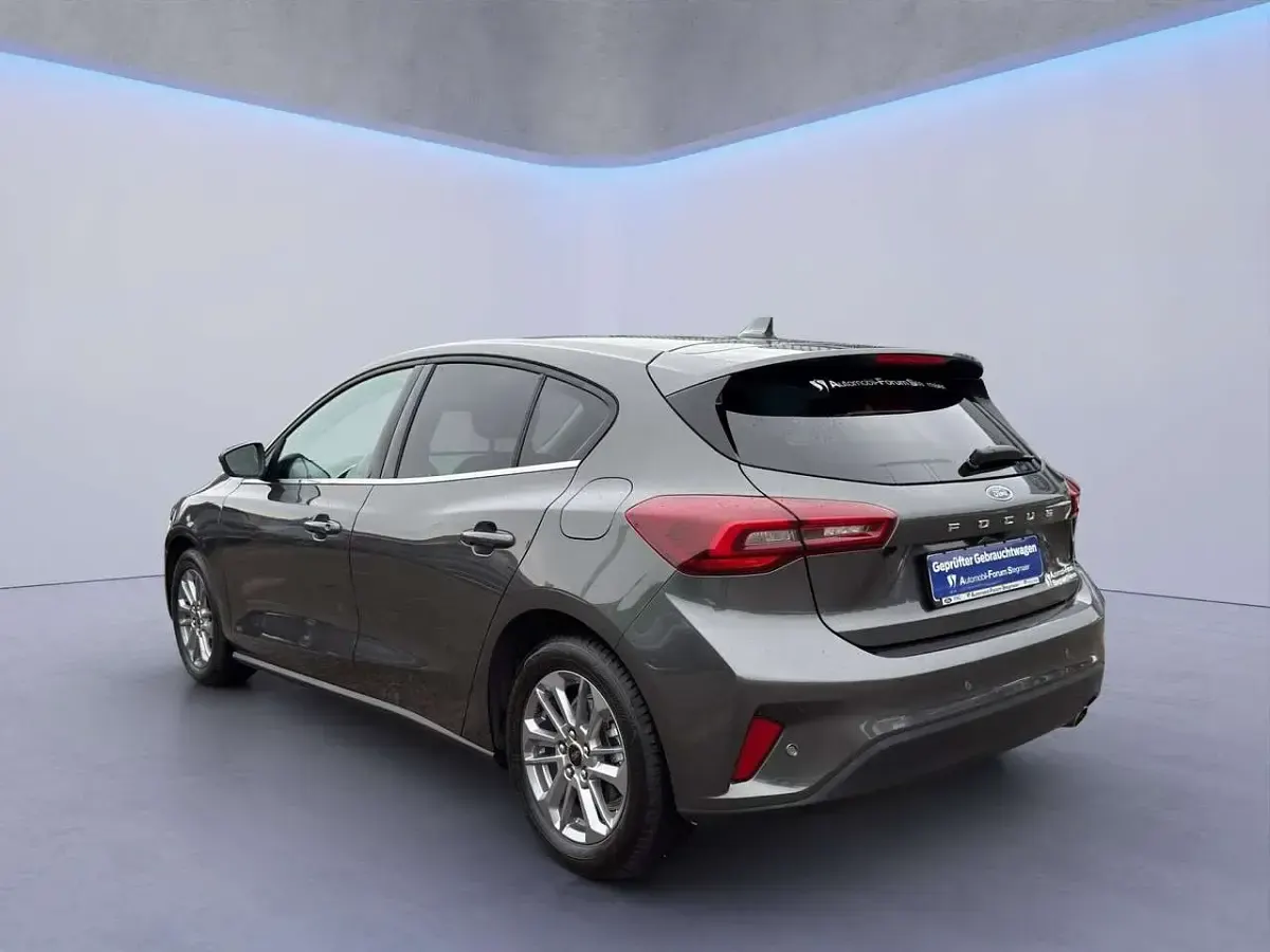 Używany Ford Focus Titanium 125 KM (91 kW) 2025 Szary Sedan/Limuzyna