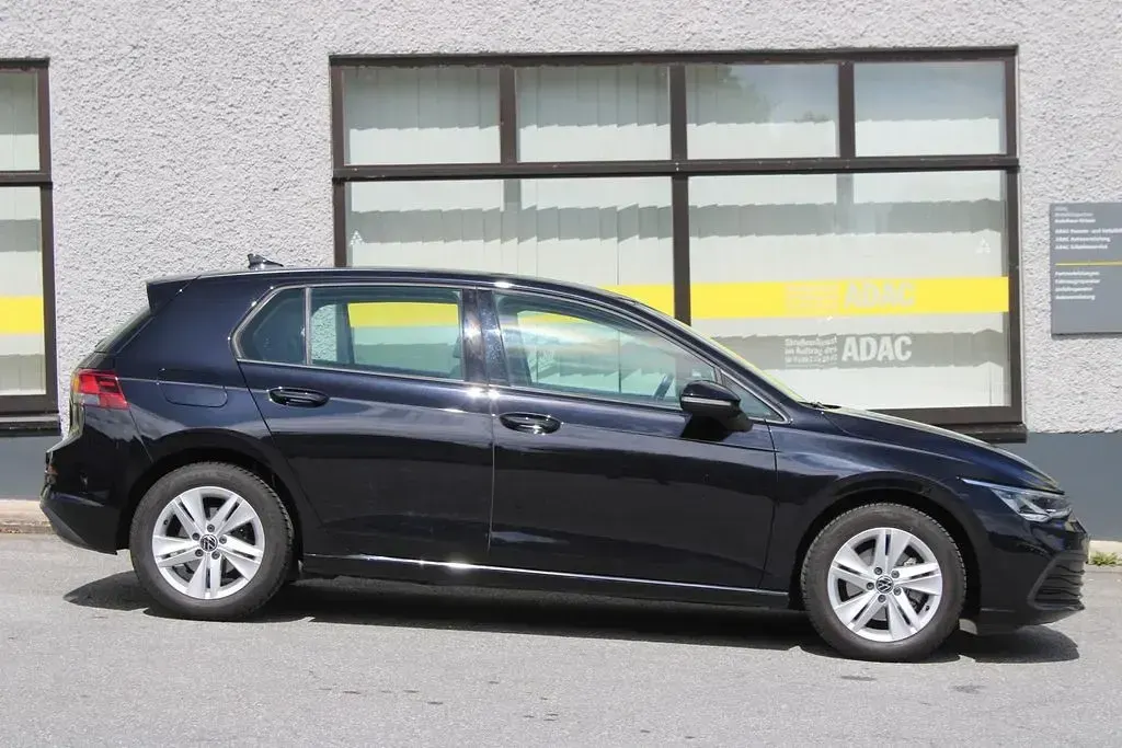 Gebraucht VW Golf VIII Life 110 PS (80 kW) 2022 Schwarz Limousine