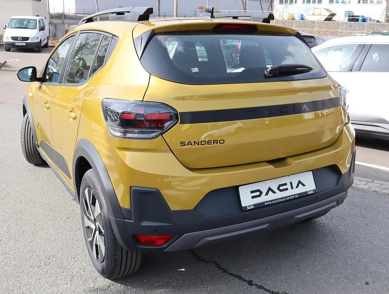 Neu Dacia Sandero Expression 122 PS (89 kW) 2026 Grün