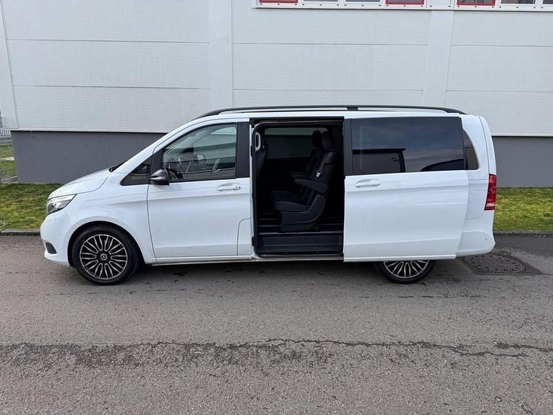 Gebraucht Mercedes V220 Night 163 PS (119 kW) 2019 Weiß Van / Kleinbus