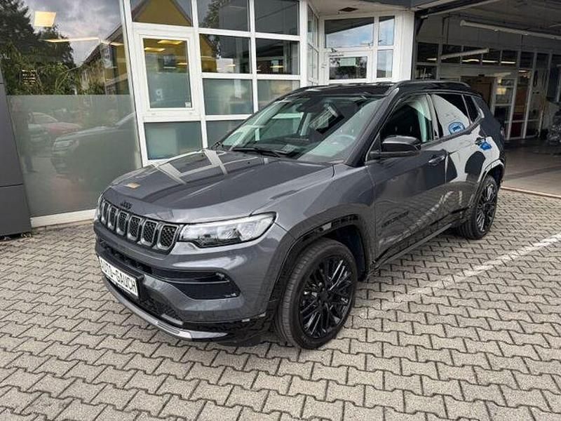 Grau Gebraucht 2024 Jeep Compass SUV | 30.900 € (Etwas zu teuer) - Bild 1/4