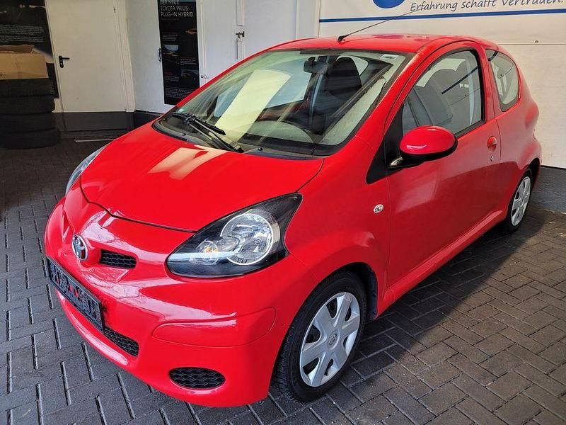 Gebraucht Toyota Aygo Cool 68 PS (50 kW) 2009 Rot Kleinwagen