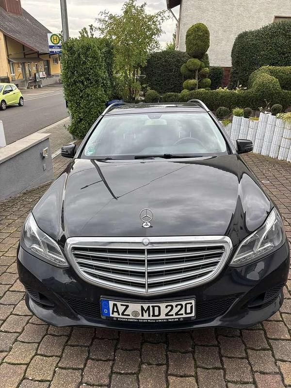 Gebraucht Mercedes E220 170 PS (125 kW) 2015 Schwarz Kombi