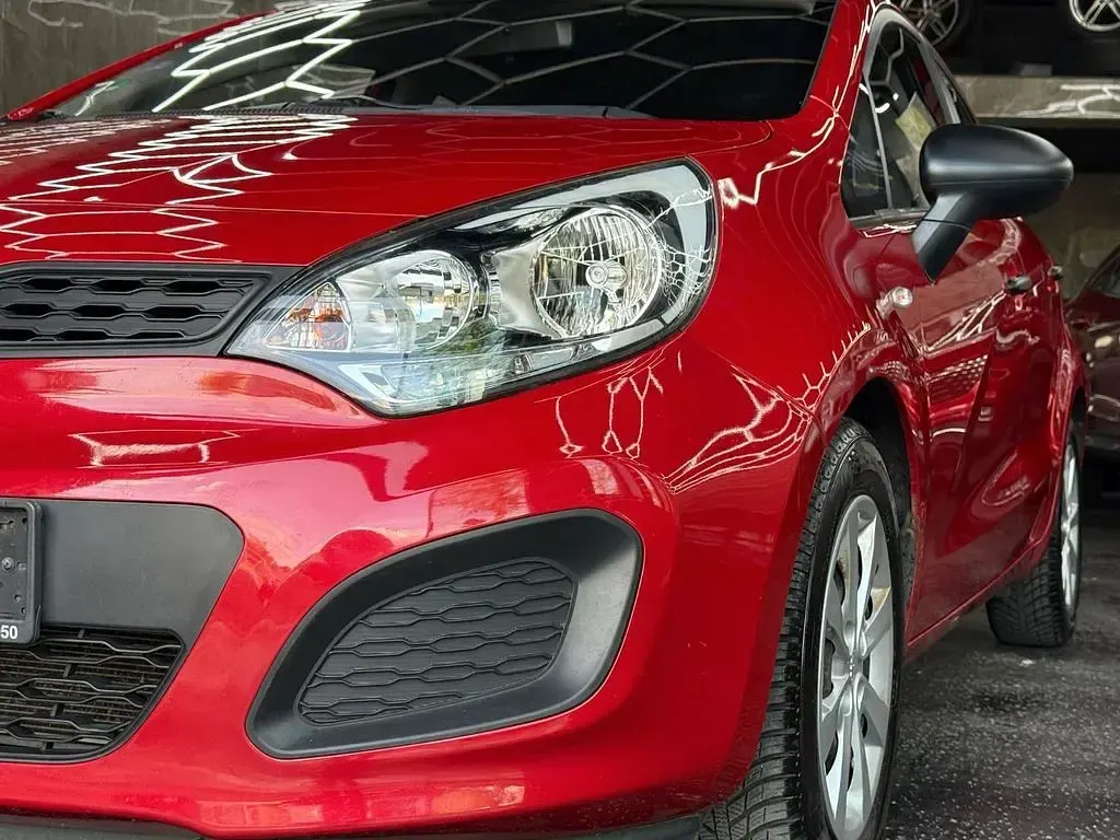 Gebraucht Kia Rio FIFA World Cup Edition 86 PS (63 kW) 2013 Rot Limousine