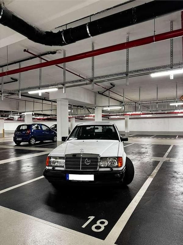 Gebraucht Mercedes E260 160 PS (117 kW) 1988 Weiß Limousine